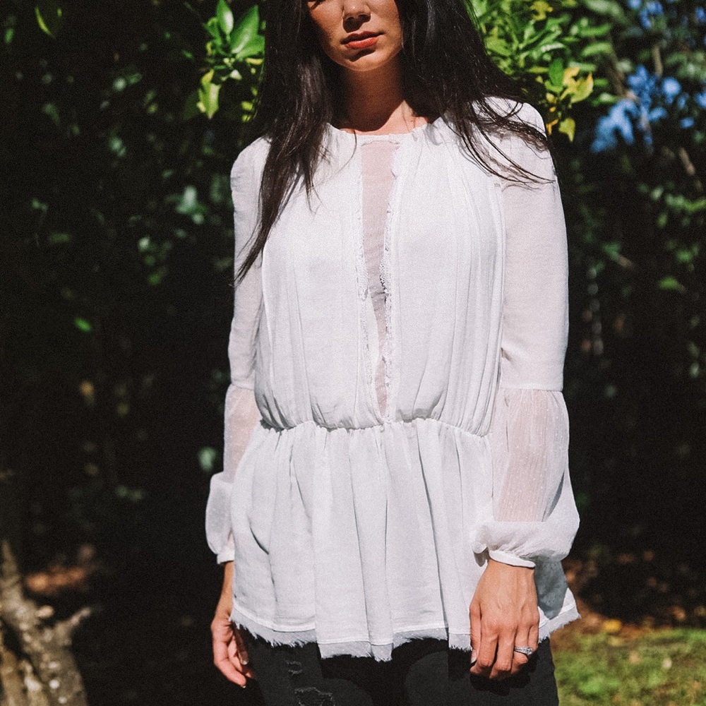 FREE PEOPLE WHITE LACE TOP SIZE XS